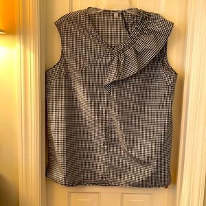 Black /white gingham v-neck sleeveless cotton XL blouse with ruffle detail, EUC.